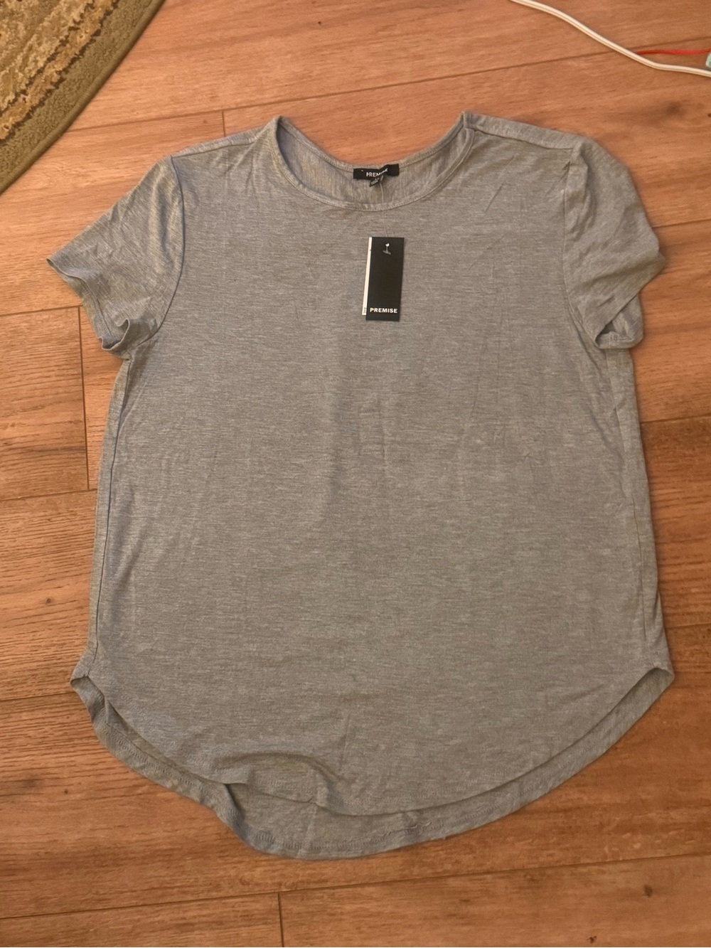 Premise Women's large Heather Grey Short Sleeve Scoop Hem Tee